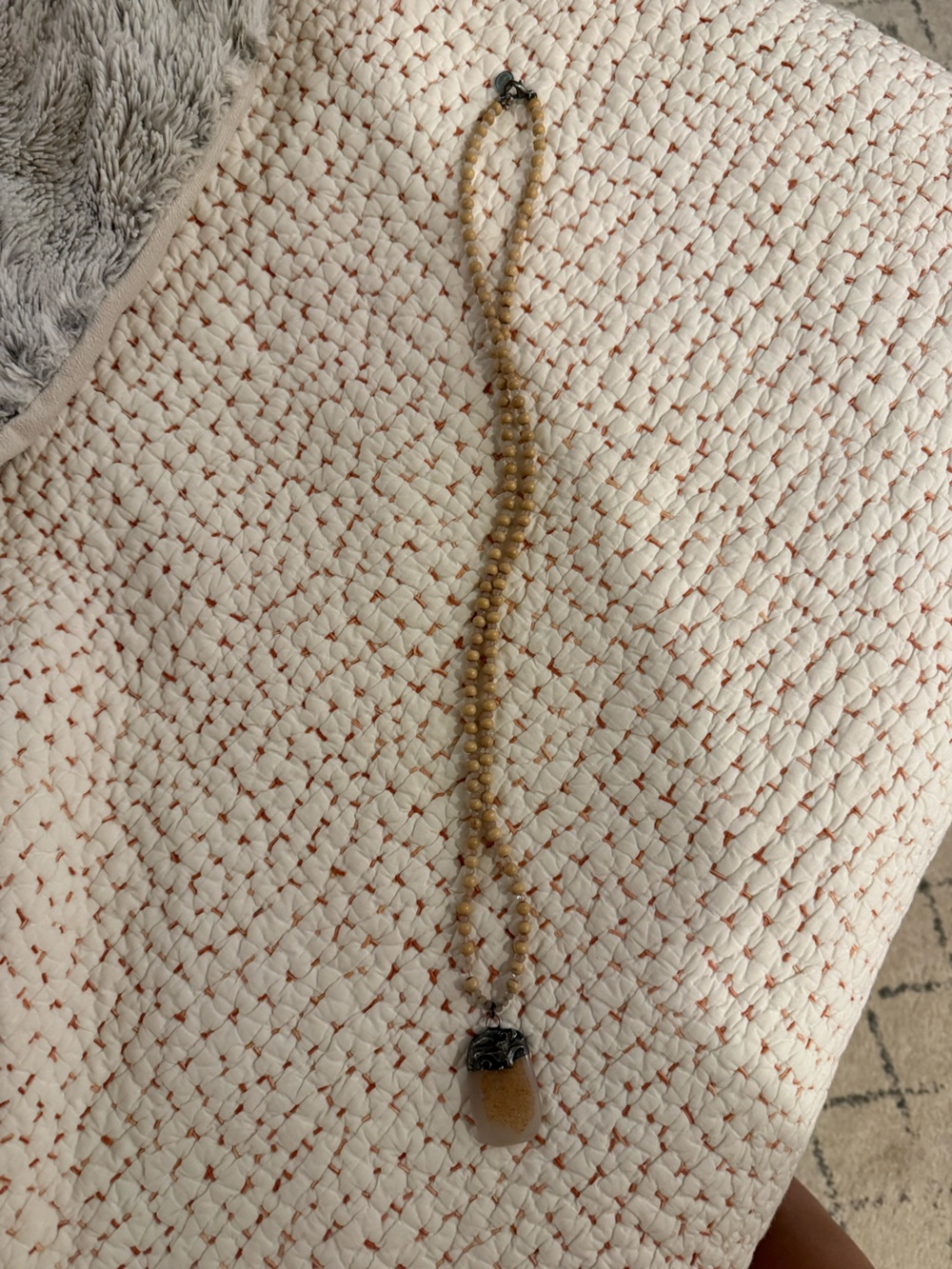 Long beaded necklace with sparkle stone